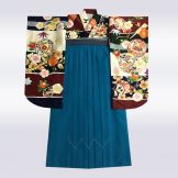 着物：鞠と小槌　/　袴：美桜青緑91