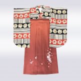 着物：モダン菊　/　袴：梅かのこ87